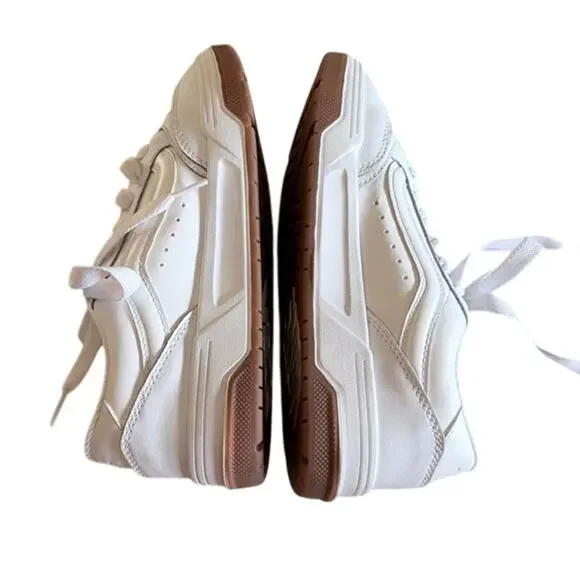 Vans White Low Top Sneakers Gum Sole Size 8 Women / 6.5 Men Classic Skater - Picture 4 of 8